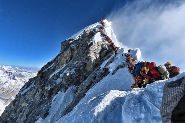 Human Traffic Jam on Mount Everest
